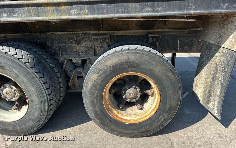 image for item LD9376 1997 Ford LT8000 dump flatbed truck