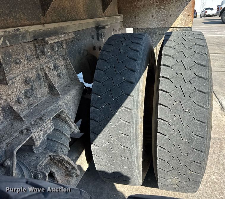 image for item LD9376 1997 Ford LT8000 dump flatbed truck