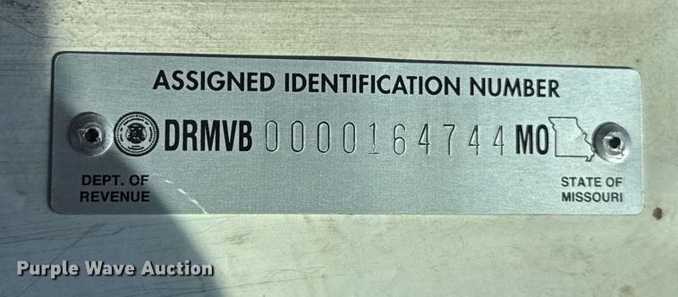 image for item LD9376 1997 Ford LT8000 dump flatbed truck