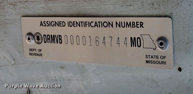 image for item LD9376 1997 Ford LT8000 dump flatbed truck