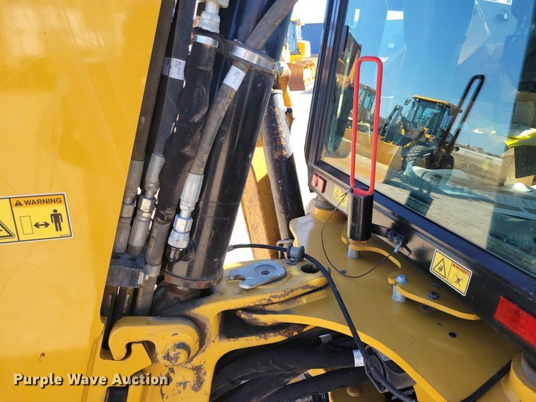 image for item NB9893 2015 Caterpillar 420F2 backhoe