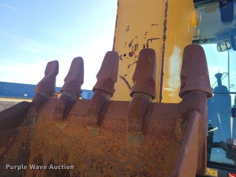 image for item NB9893 2015 Caterpillar 420F2 backhoe