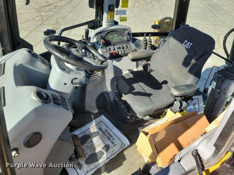 image for item NB9893 2015 Caterpillar 420F2 backhoe