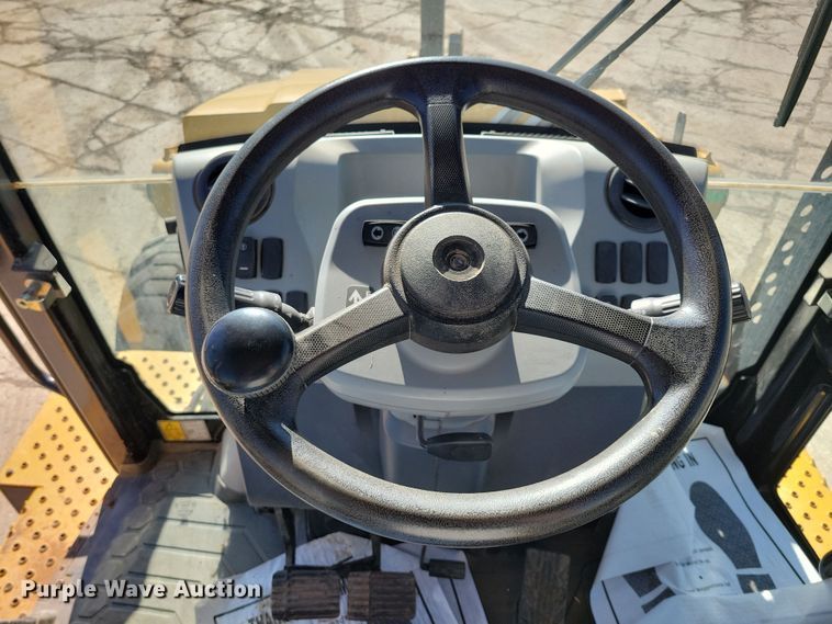 image for item NB9893 2015 Caterpillar 420F2 backhoe