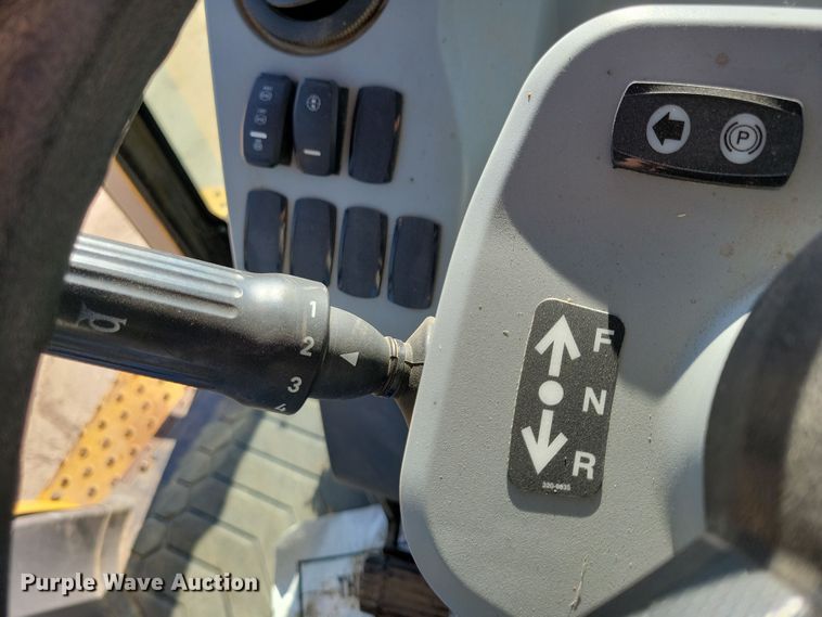 image for item NB9893 2015 Caterpillar 420F2 backhoe