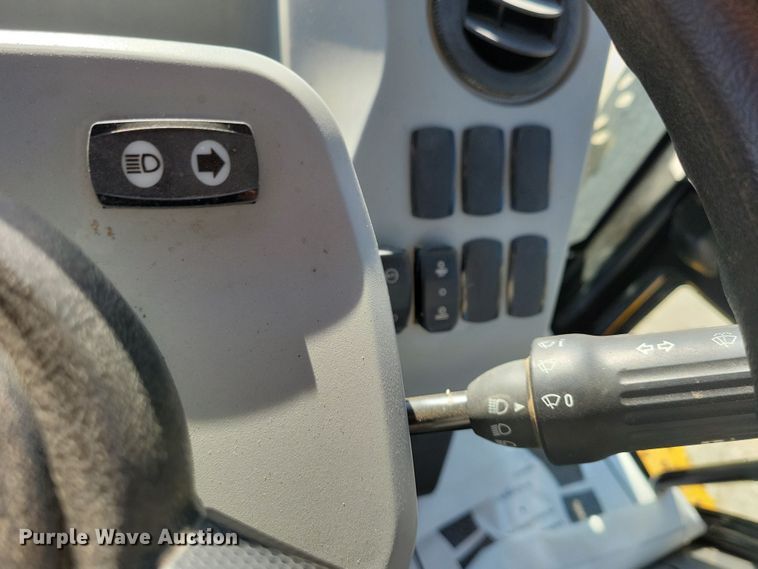 image for item NB9893 2015 Caterpillar 420F2 backhoe