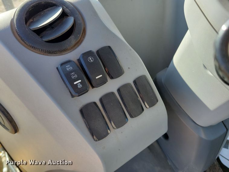 image for item NB9893 2015 Caterpillar 420F2 backhoe