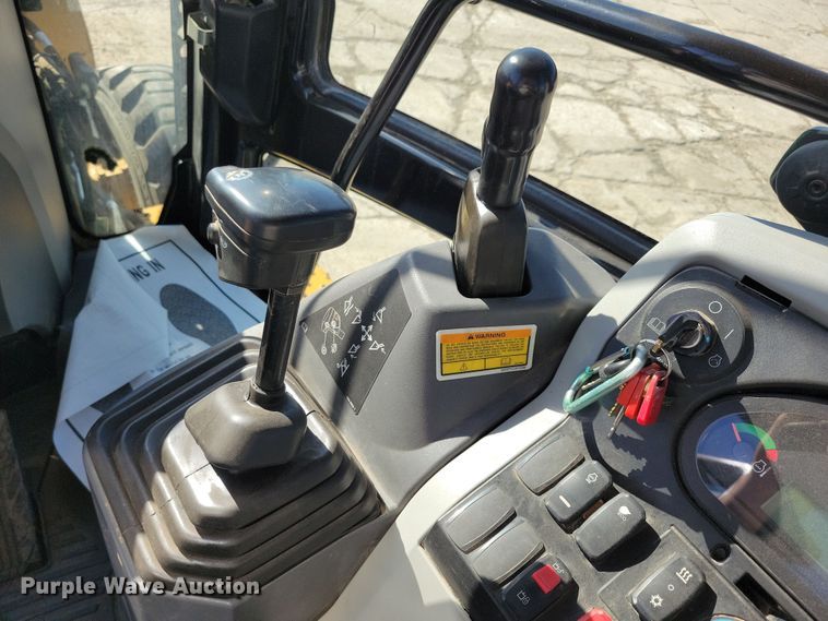 image for item NB9893 2015 Caterpillar 420F2 backhoe