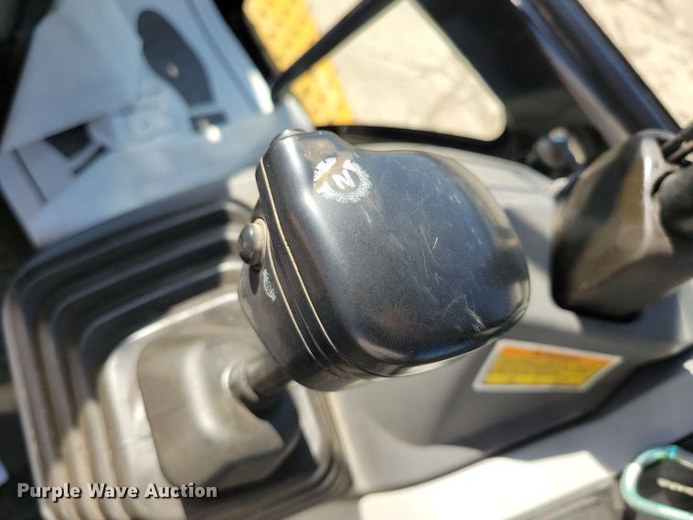 image for item NB9893 2015 Caterpillar 420F2 backhoe