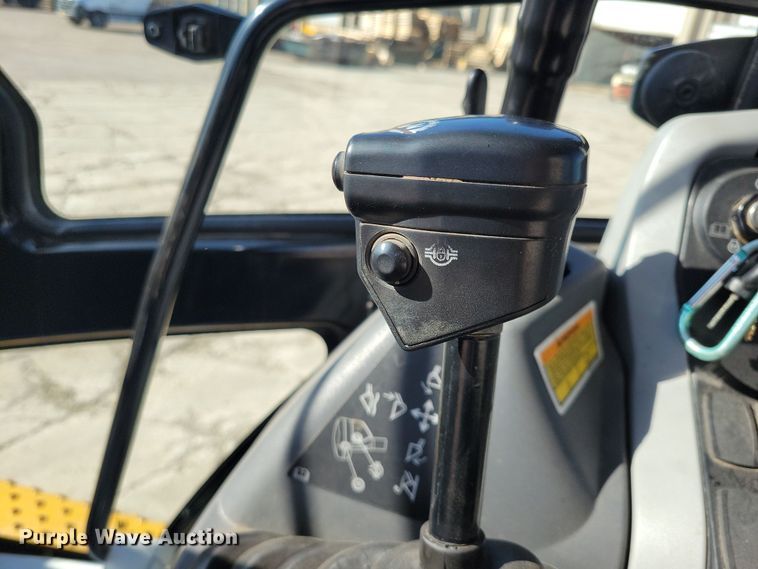 image for item NB9893 2015 Caterpillar 420F2 backhoe