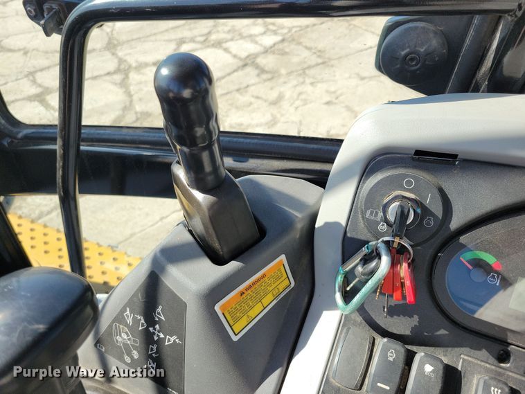 image for item NB9893 2015 Caterpillar 420F2 backhoe