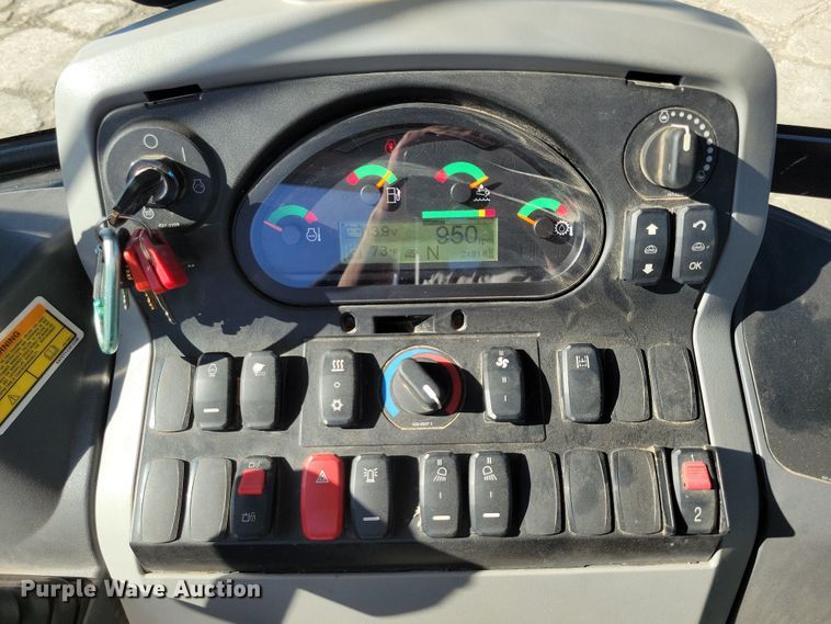 image for item NB9893 2015 Caterpillar 420F2 backhoe