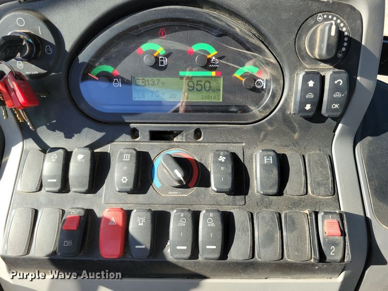 image for item NB9893 2015 Caterpillar 420F2 backhoe