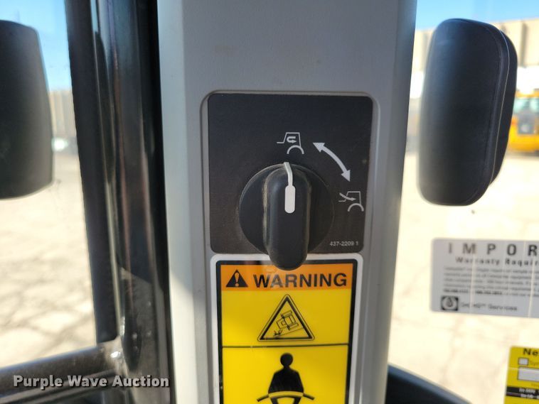 image for item NB9893 2015 Caterpillar 420F2 backhoe