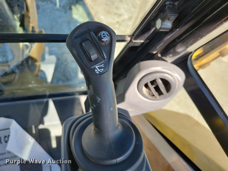 image for item NB9893 2015 Caterpillar 420F2 backhoe