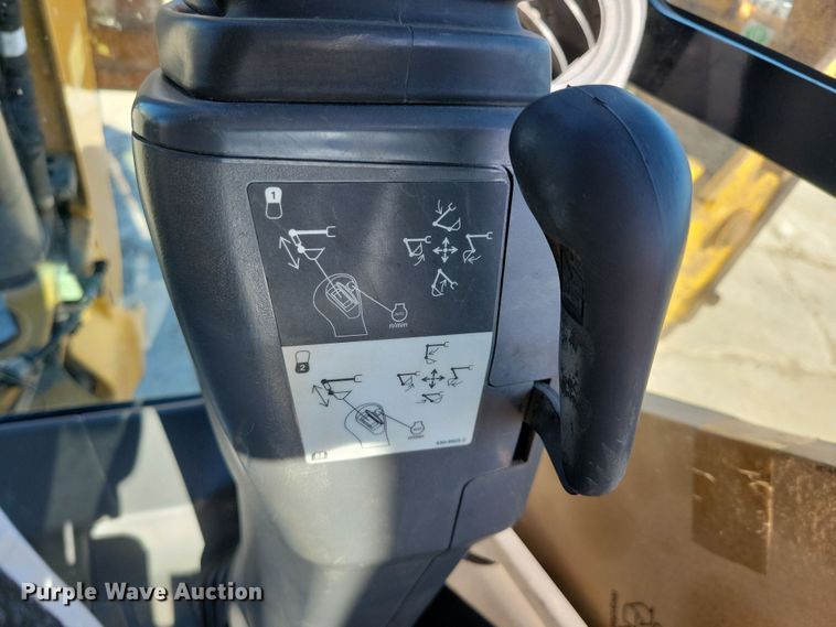 image for item NB9893 2015 Caterpillar 420F2 backhoe