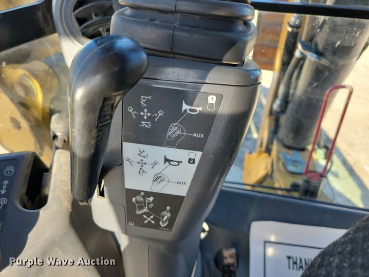 image for item NB9893 2015 Caterpillar 420F2 backhoe