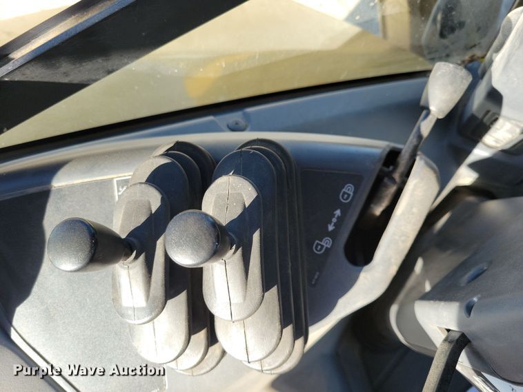 image for item NB9893 2015 Caterpillar 420F2 backhoe