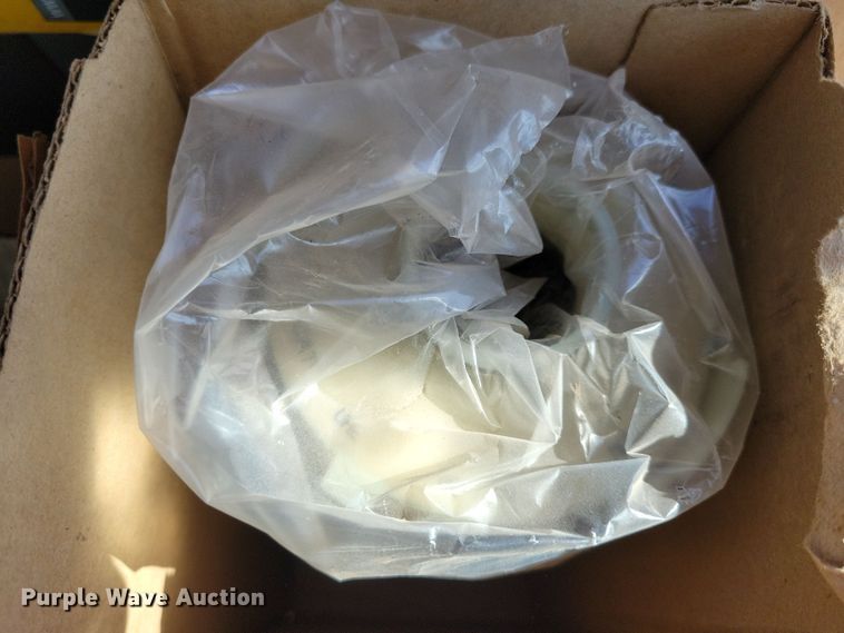 image for item NB9893 2015 Caterpillar 420F2 backhoe