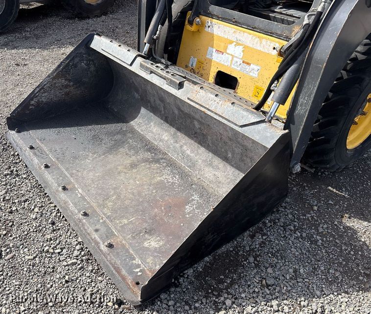 image for item OB9455 2015 New Holland L213 skid steer loader