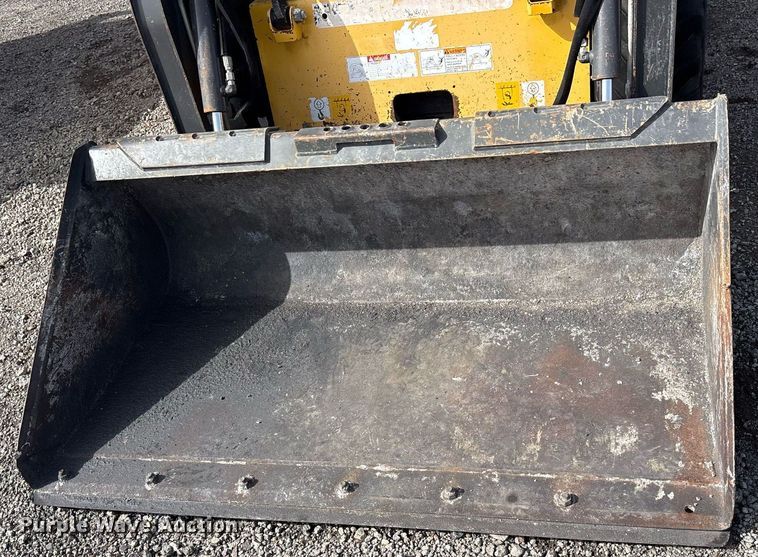 image for item OB9455 2015 New Holland L213 skid steer loader