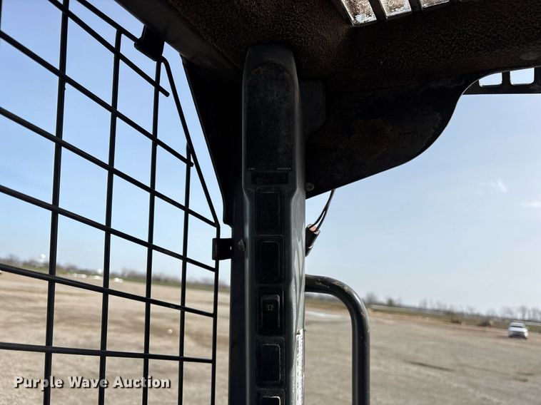 image for item OB9455 2015 New Holland L213 skid steer loader