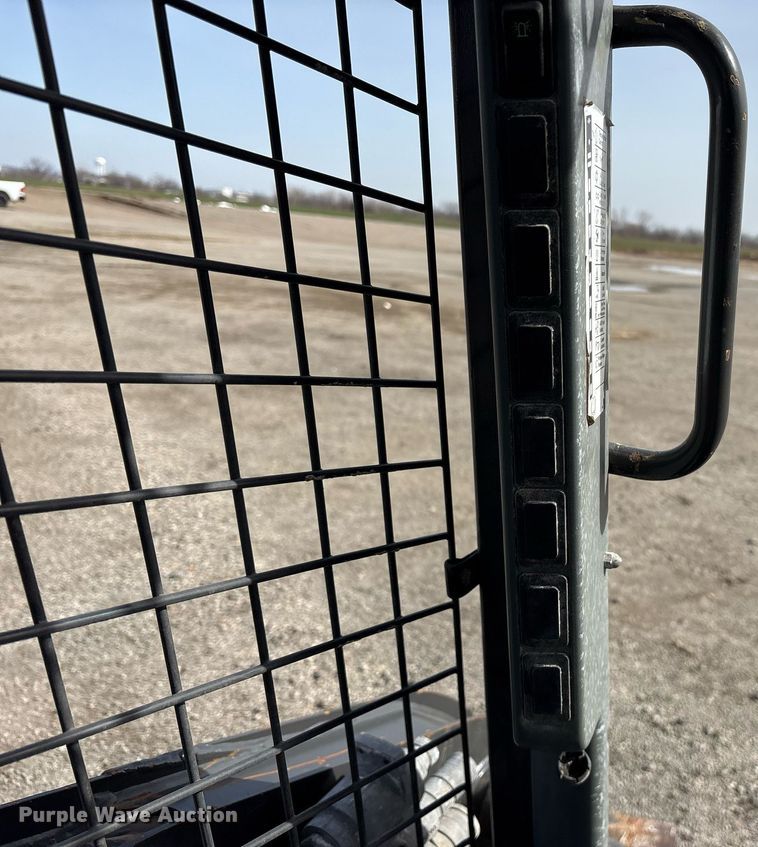 image for item OB9455 2015 New Holland L213 skid steer loader