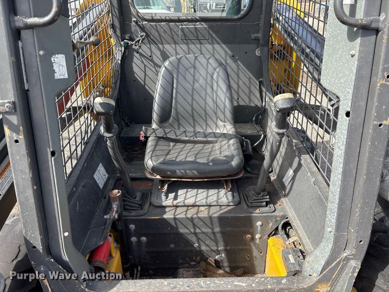 image for item OB9455 2015 New Holland L213 skid steer loader