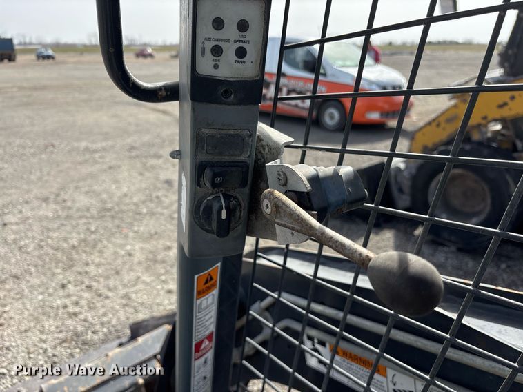 image for item OB9455 2015 New Holland L213 skid steer loader