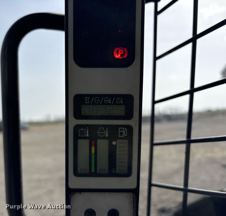 image for item OB9455 2015 New Holland L213 skid steer loader