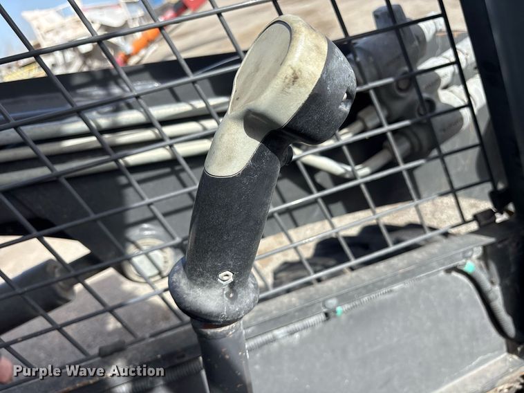 image for item OB9455 2015 New Holland L213 skid steer loader