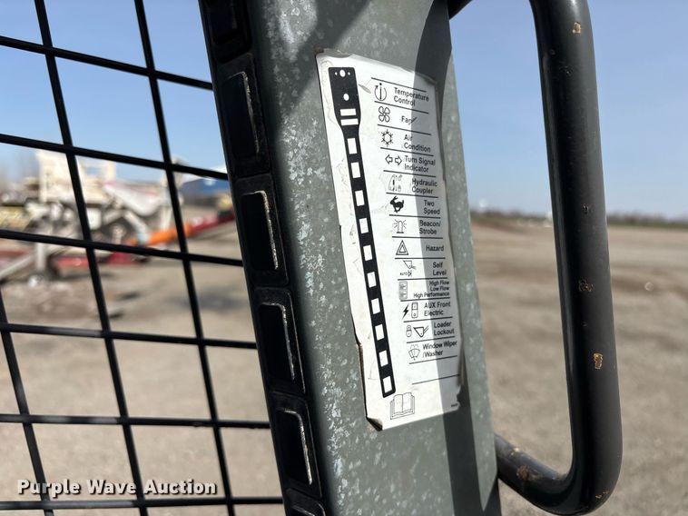 image for item OB9455 2015 New Holland L213 skid steer loader