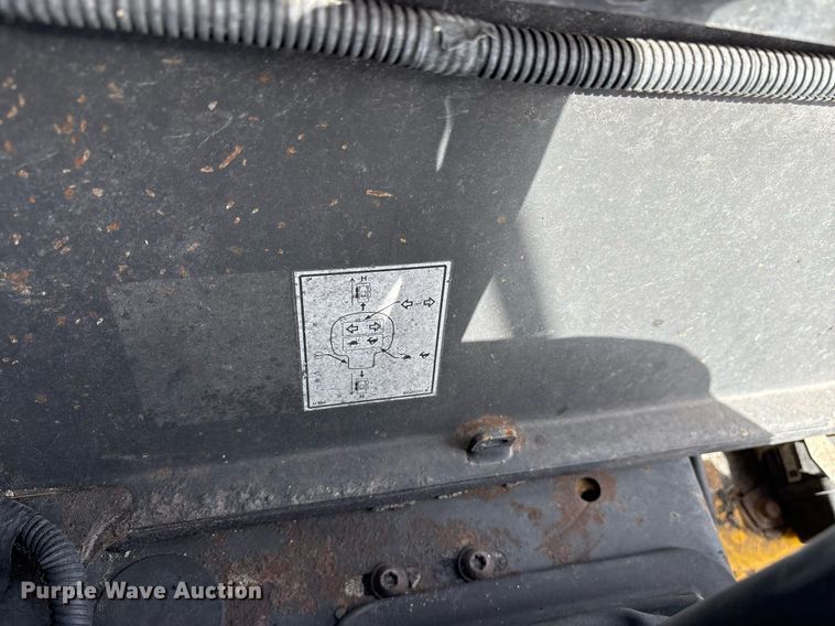 image for item OB9455 2015 New Holland L213 skid steer loader