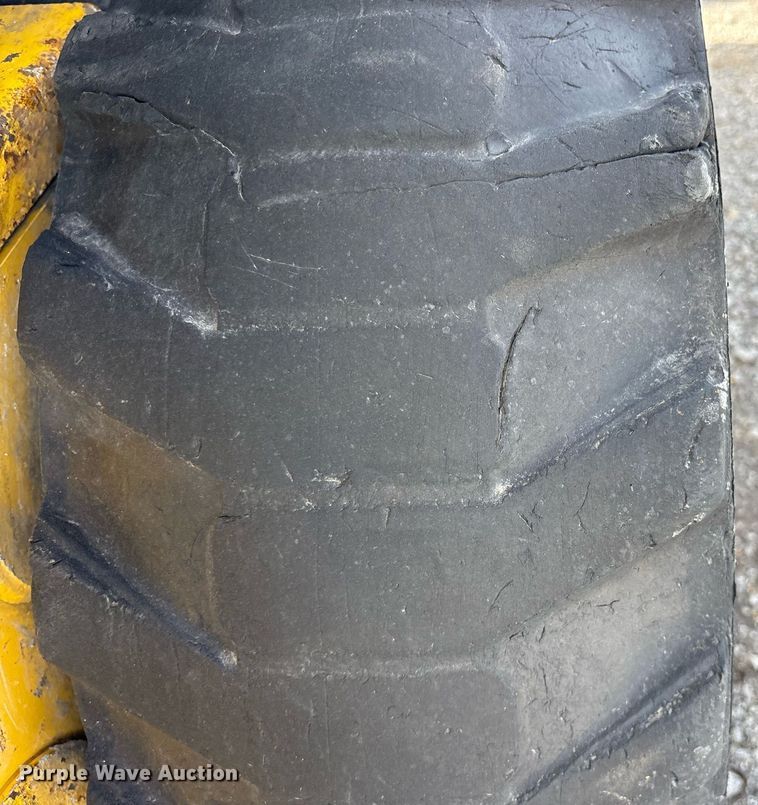 image for item OB9455 2015 New Holland L213 skid steer loader