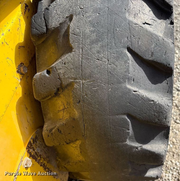 image for item OB9455 2015 New Holland L213 skid steer loader