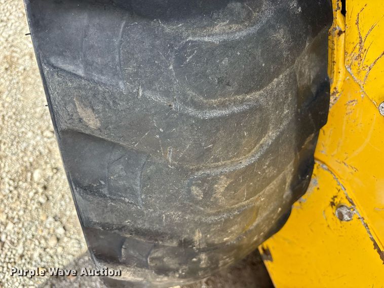 image for item OB9455 2015 New Holland L213 skid steer loader