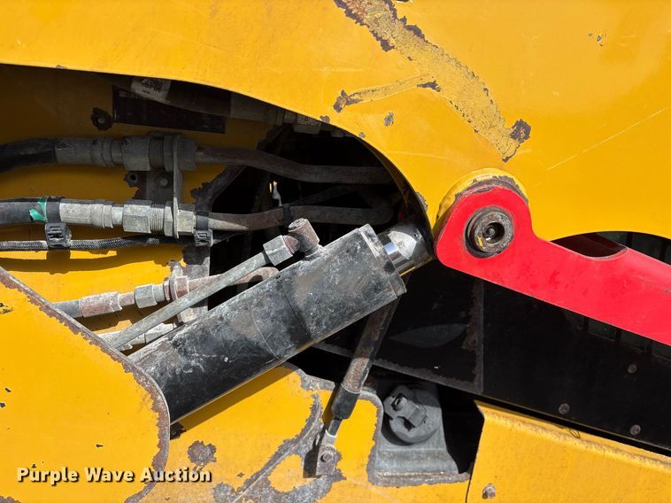 image for item OB9456 2014 Caterpillar 272D skid steer loader