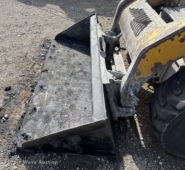 image for item OB9456 2014 Caterpillar 272D skid steer loader