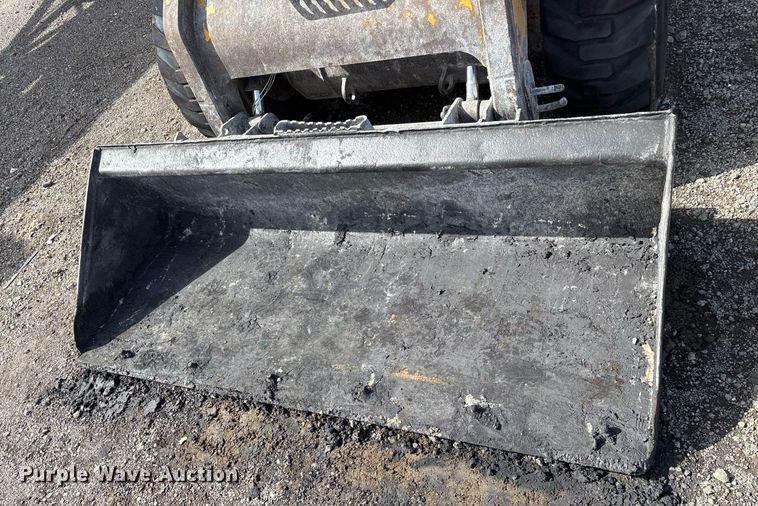 image for item OB9456 2014 Caterpillar 272D skid steer loader