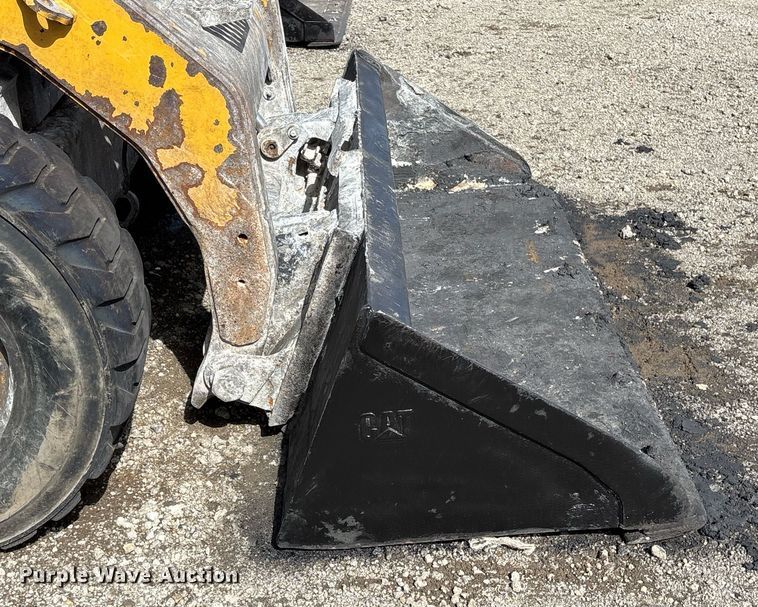 image for item OB9456 2014 Caterpillar 272D skid steer loader