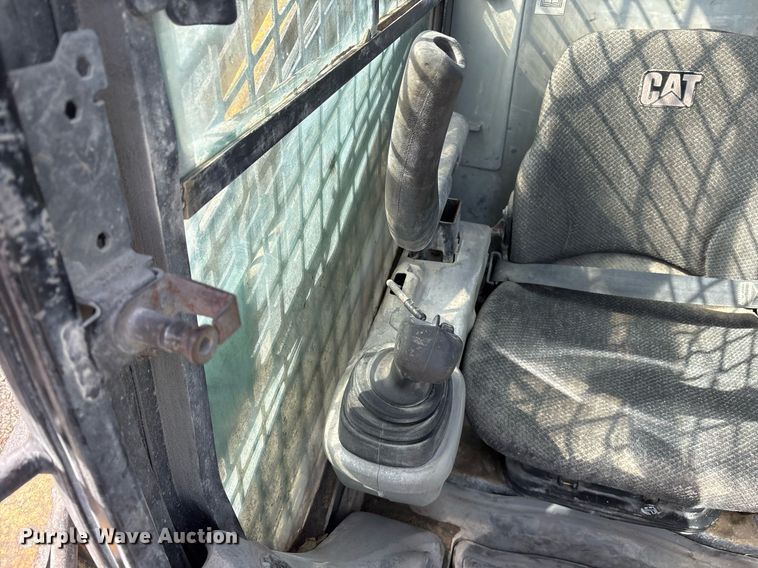 image for item OB9456 2014 Caterpillar 272D skid steer loader