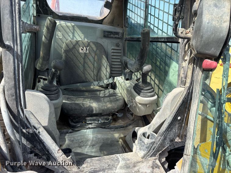 image for item OB9456 2014 Caterpillar 272D skid steer loader