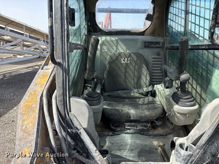 image for item OB9456 2014 Caterpillar 272D skid steer loader