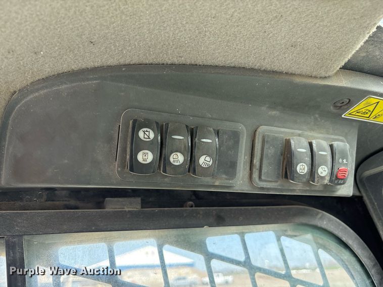 image for item OB9456 2014 Caterpillar 272D skid steer loader