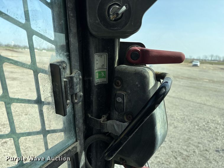 image for item OB9456 2014 Caterpillar 272D skid steer loader