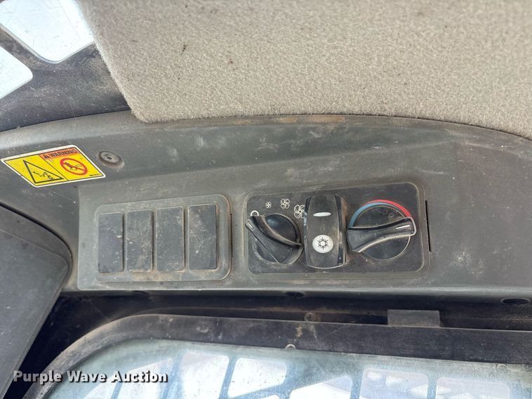 image for item OB9456 2014 Caterpillar 272D skid steer loader