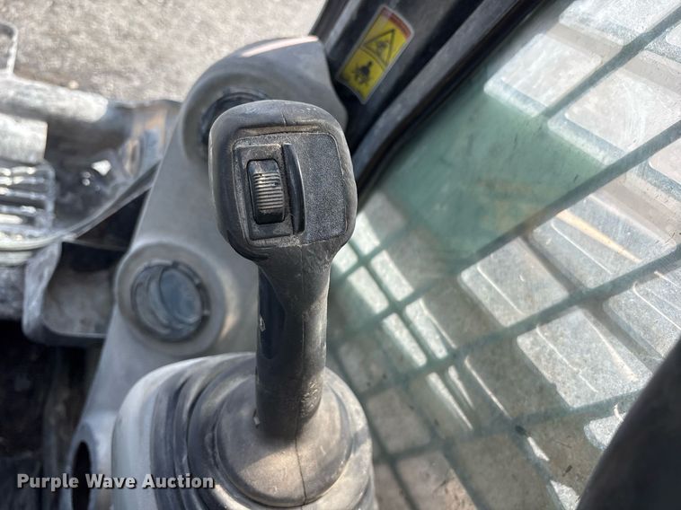 image for item OB9456 2014 Caterpillar 272D skid steer loader