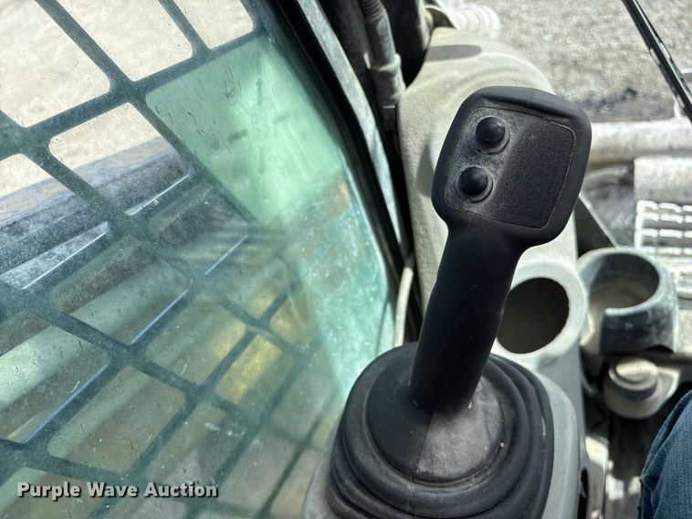 image for item OB9456 2014 Caterpillar 272D skid steer loader