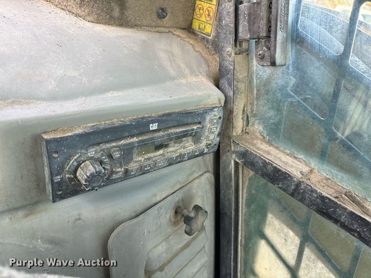 image for item OB9456 2014 Caterpillar 272D skid steer loader