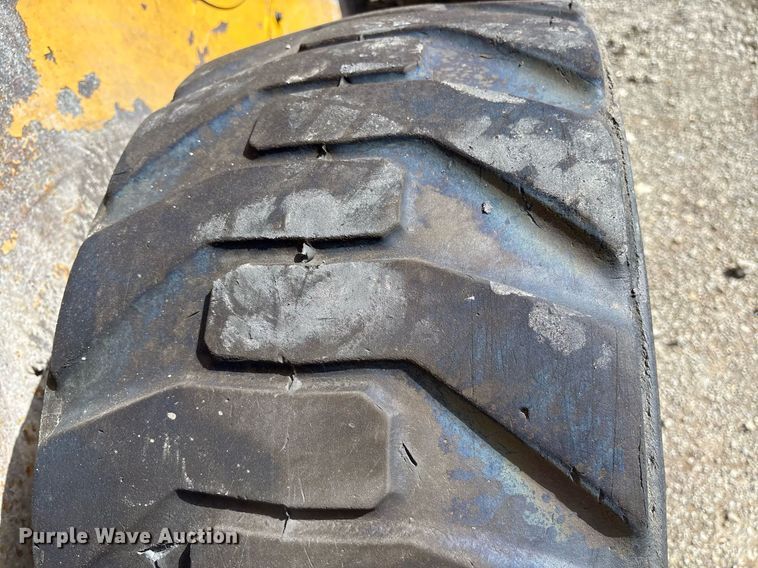 image for item OB9456 2014 Caterpillar 272D skid steer loader